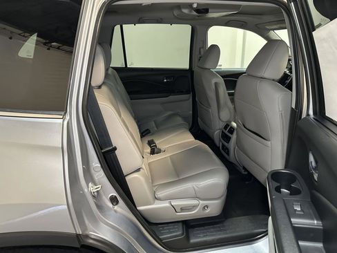 Used 2020 Honda Pilot Touring image 36