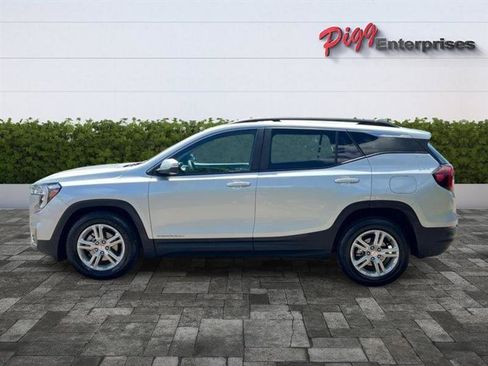 Used 2022 GMC Terrain SLE w/ Driver Convenience Package FWD image 3