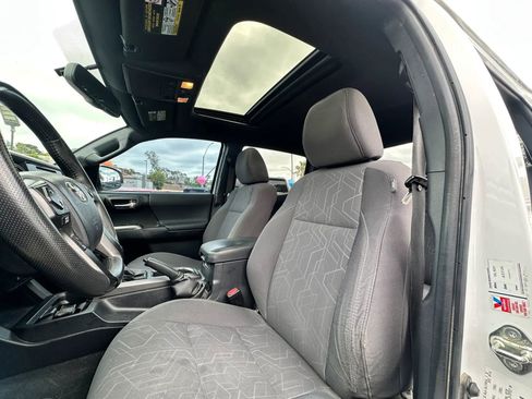 Used 2017 Toyota Tacoma TRD Off-Road RWD image 34