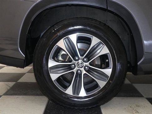 Used 2021 Toyota Highlander XLE image 35