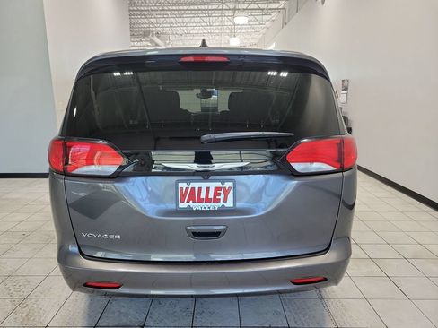Used 2023 Chrysler Voyager LX FWD image 11