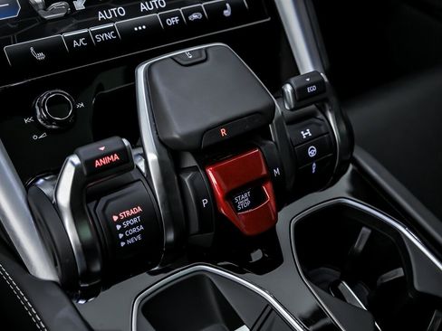 Used 2022 Lamborghini Urus image 39