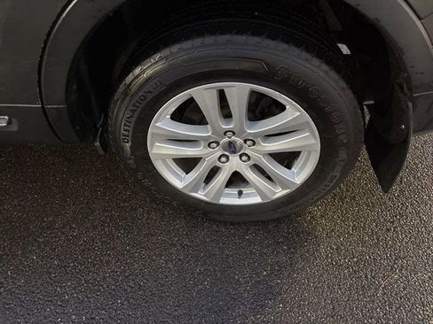 Used 2018 Ford Explorer XLT image 44