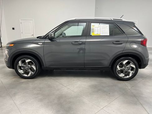 Used 2025 Hyundai Venue SEL FWD image 4