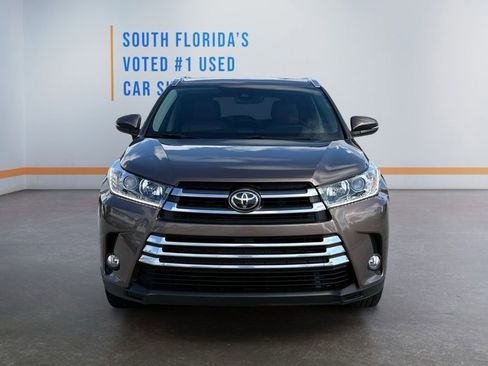 Used 2017 Toyota Highlander Limited FWD image 9