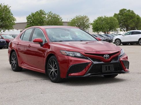 Used 2021 Toyota Camry SE w/ Cold Weather Package AWD/4WD image 4