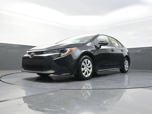 Certified 2021 Toyota Corolla LE FWD image 33