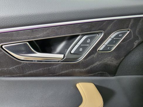 Certified 2025 Audi Q8 Premium Plus w/ Premium Plus Package AWD/4WD image 20