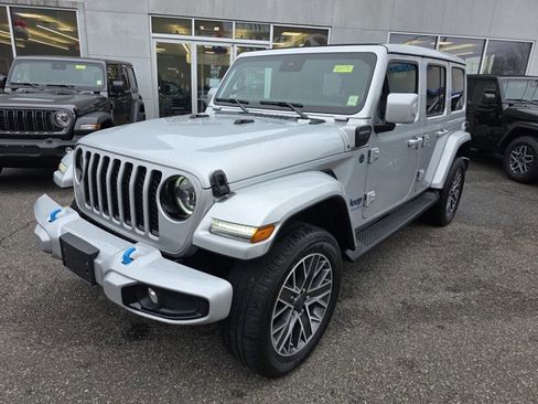Used 2023 Jeep Wrangler Unlimited Sahara image 2