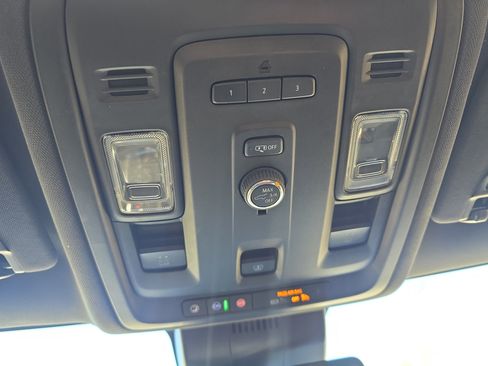 Used 2023 GMC Yukon SLT image 33