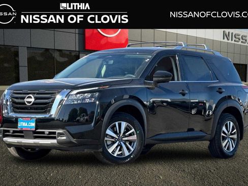 New 2025 Nissan Pathfinder SL image 1