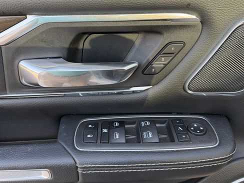Used 2022 RAM 1500 Laramie AWD/4WD image 21