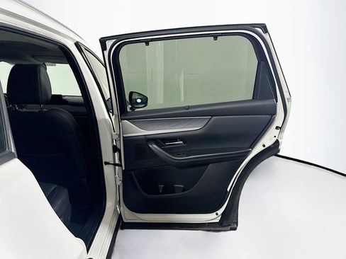 Used 2024 MAZDA CX-90 3.3 Turbo w/ Preferred Plus image 32