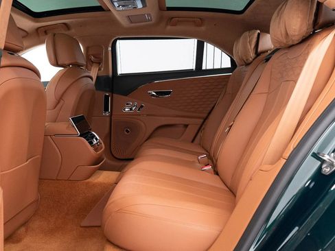 Used 2025 Bentley Flying Spur Plug-In Hybrid AWD/4WD image 24
