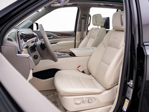 Used 2024 Cadillac Escalade Sport Platinum w/ LPO, ONYX Package AWD/4WD image 17