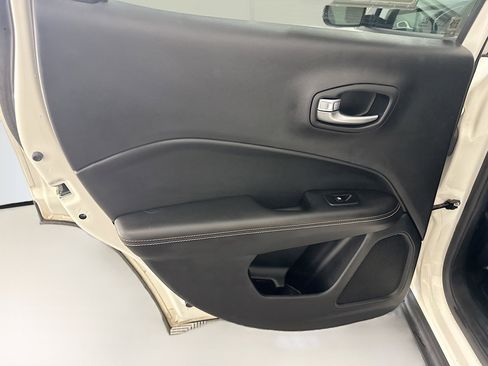 Used 2018 Jeep Compass Latitude w/ Popular Equipment Group AWD/4WD image 26