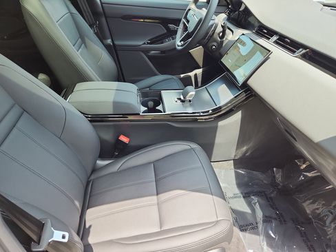 Used 2026 Land Rover Range Rover Evoque S image 3