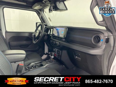 Used 2024 Jeep Wrangler Unlimited Rubicon 4xe w/ Technology Group AWD/4WD image 33