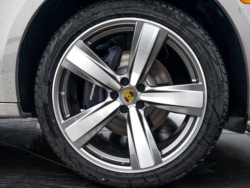 Certified 2026 Porsche Macan AWD/4WD image 11