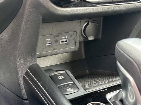 Used 2024 Nissan Kicks SR image 27