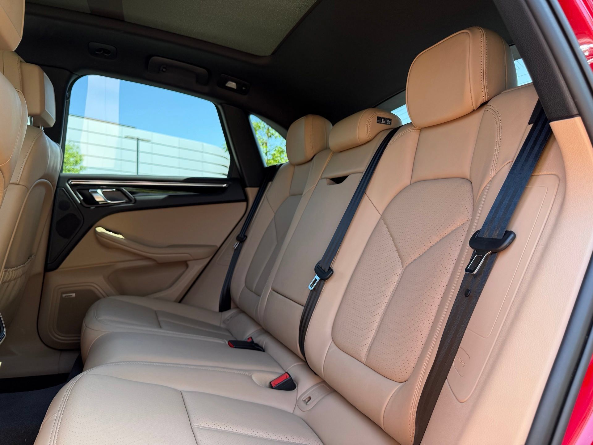 Certified 2026 Porsche Macan AWD/4WD image 30