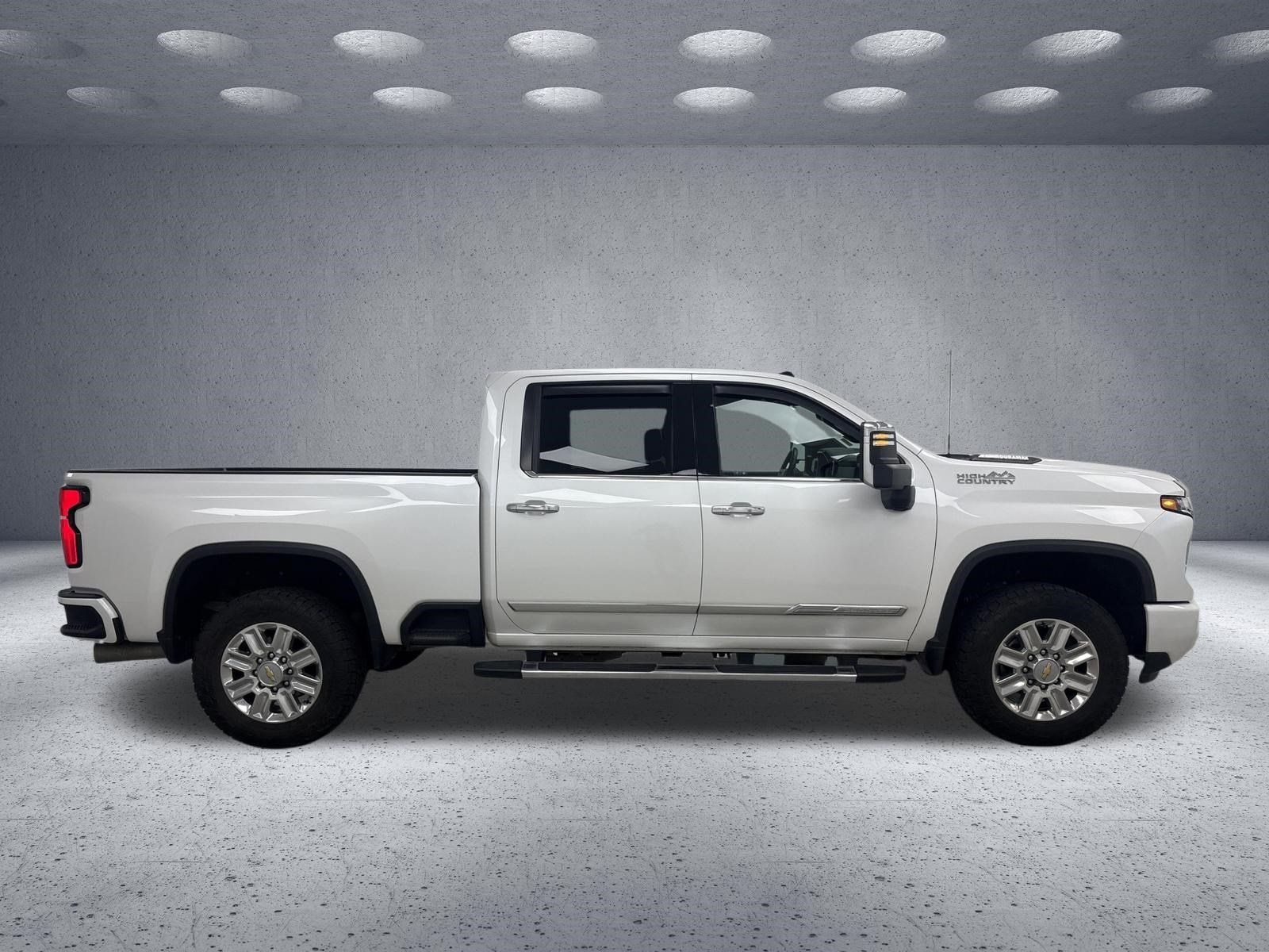 Used 2025 Chevrolet Silverado 2500 High Country w/ Technology Package AWD/4WD image 6