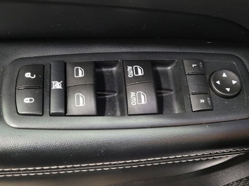 Used 2017 Jeep Grand Cherokee Limited image 27