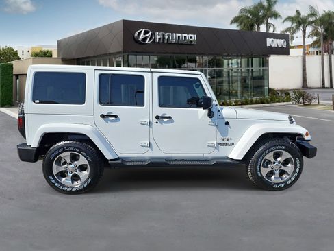 Used 2017 Jeep Wrangler Unlimited Sahara w/ Connectivity Group AWD/4WD image 2