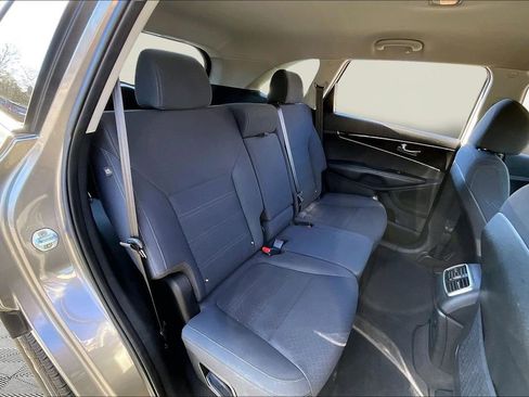 Used 2018 Kia Sorento L image 17