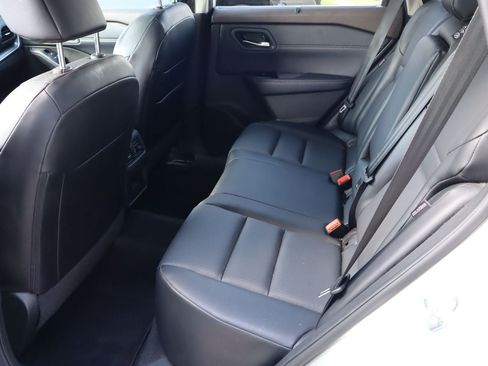 Used 2023 Nissan Rogue SV w/ SV Premium B Package FWD image 6