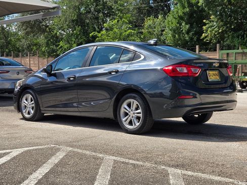 Used 2017 Chevrolet Cruze LT w/ Convenience Package FWD image 6