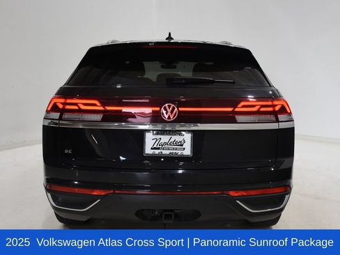 Used 2025 Volkswagen Atlas Cross Sport SE FWD image 5