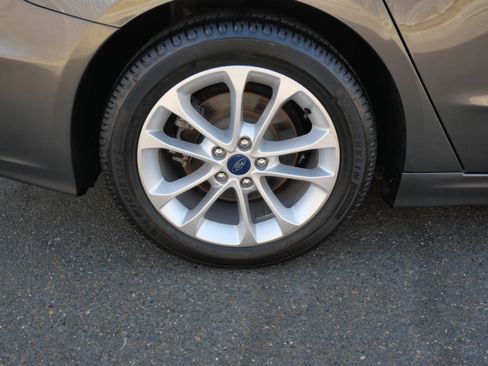 Used 2019 Ford Fusion SE image 7