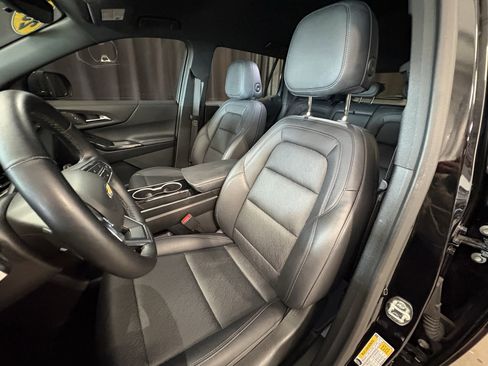 Used 2025 Chevrolet Equinox LT w/ Convenience Package II FWD image 5