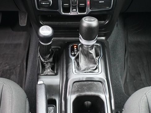 Used 2022 Jeep Wrangler Unlimited Sport AWD/4WD image 17