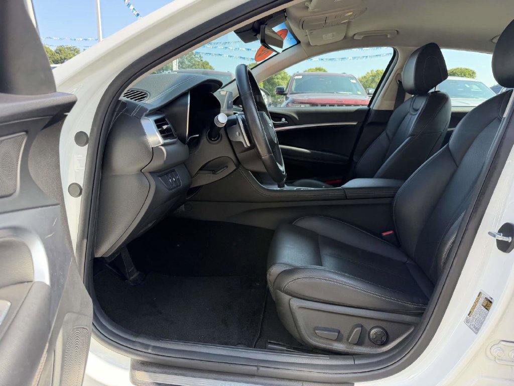 Used 2025 Genesis G70 2.5T AWD/4WD image 13