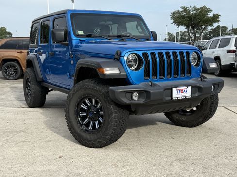 Used 2022 Jeep Wrangler Unlimited Sport AWD/4WD image 2