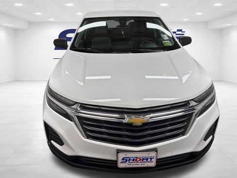 Used 2022 Chevrolet Equinox LS w/ LS Convenience Package AWD/4WD image 2