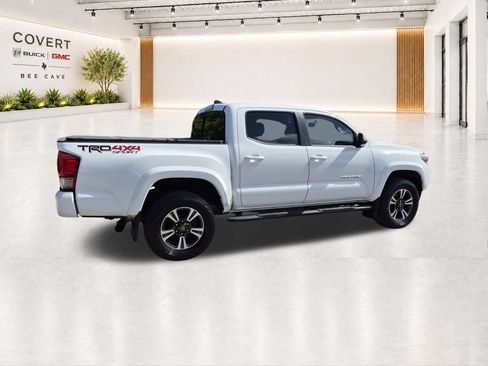 Used 2017 Toyota Tacoma TRD Sport w/ Tow Package (A/T) AWD/4WD image 14