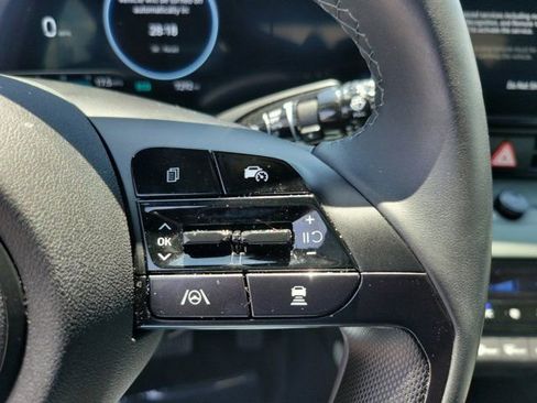 Used 2025 Hyundai Elantra Limited image 20