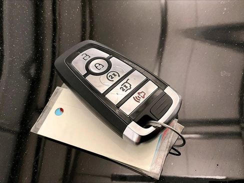 Used 2023 Ford Explorer Limited w/ Limited Technology Package image 9