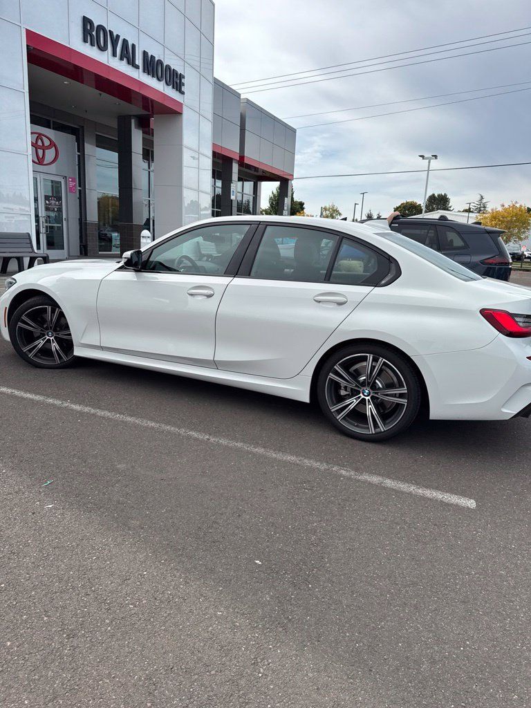 Used 2020 BMW 330i Sedan w/ M Sport Package RWD image 10