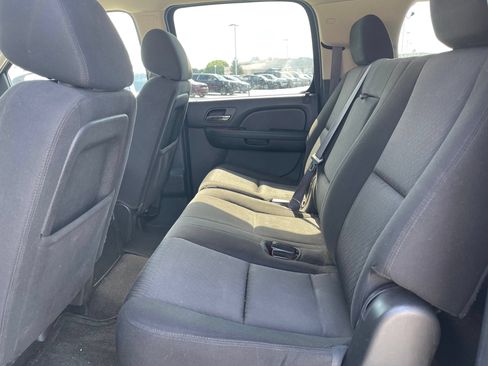 Used 2014 Chevrolet Suburban LS RWD image 12