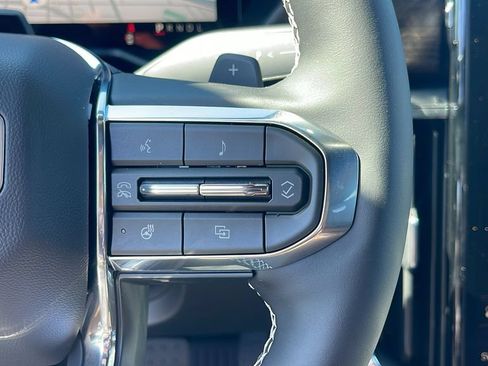 New 2026 GMC Acadia Denali Ultimate w/ LPO, Floor Liner Package AWD/4WD image 23