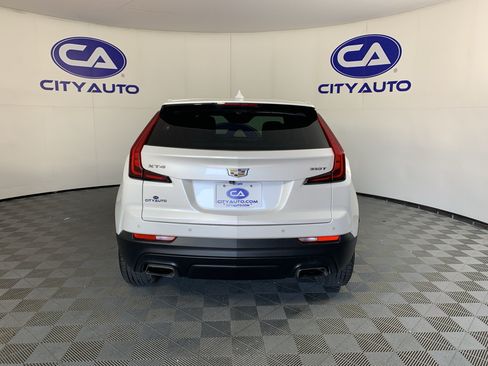Used 2021 Cadillac XT4 Luxury w/ Cold Weather Package FWD image 4