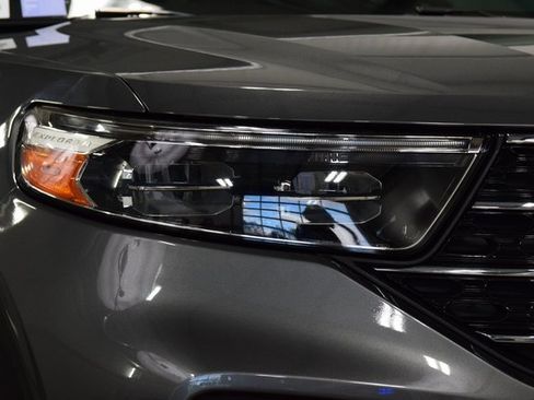Used 2022 Ford Explorer XLT image 12
