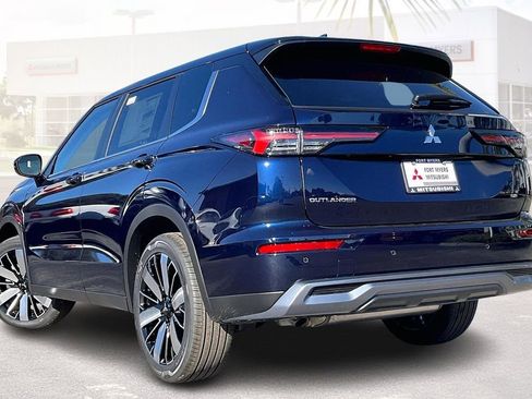 New 2026 Mitsubishi Outlander SE FWD image 3