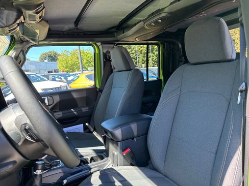 New 2025 Jeep Gladiator Sport image 13