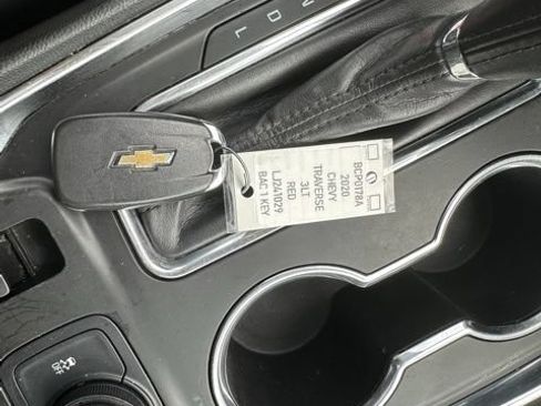Used 2020 Chevrolet Traverse LT w/ LT Premium Package FWD image 11