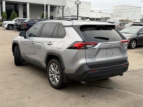 Used 2023 Toyota RAV4 XLE Premium image 7
